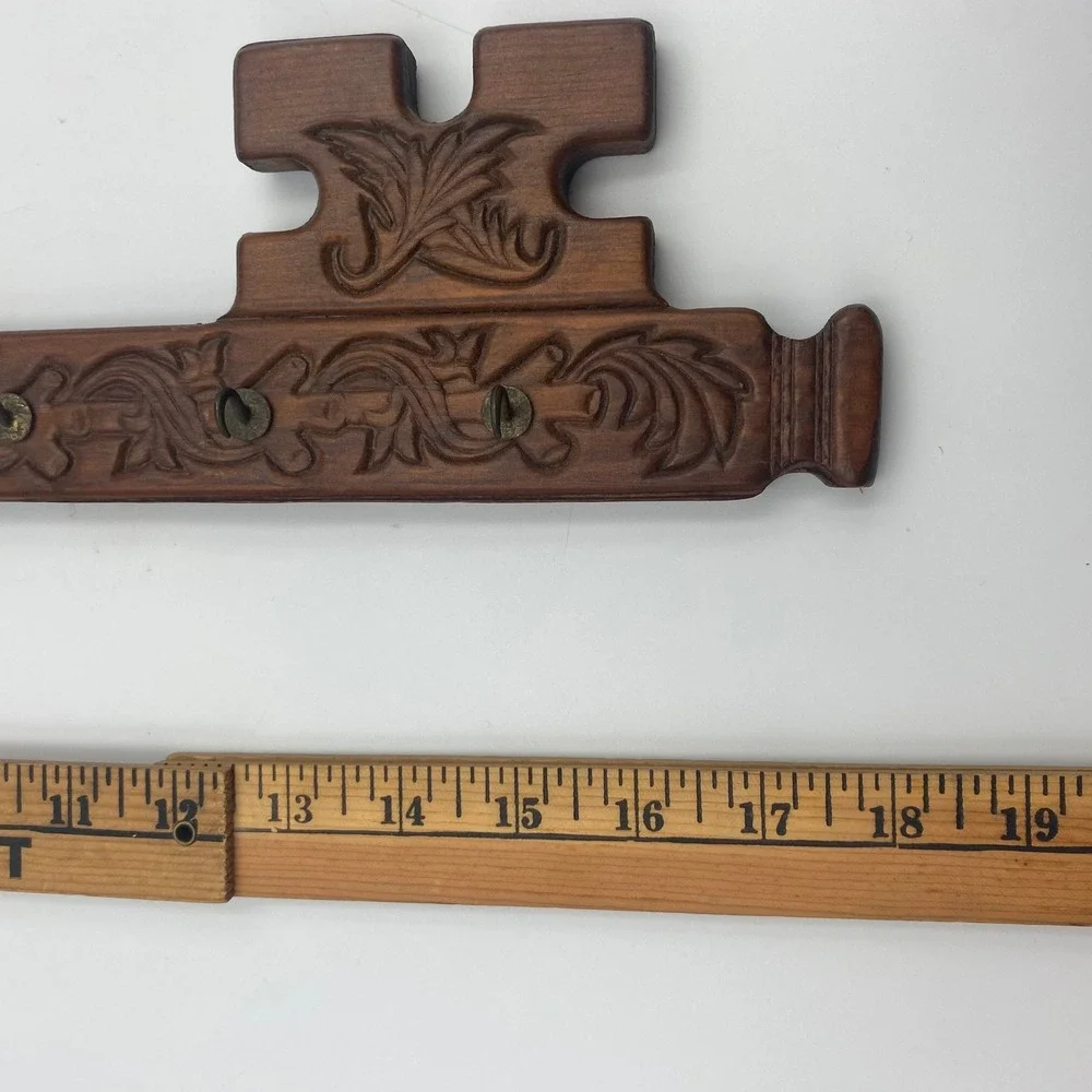 Vintage Carved Wood Skeleton Key Wall Decor 19 Inch 6 Hook Key Holder Rack Brown